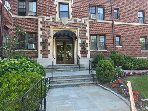 622 Pelhamdale AVE #36, Pelham, NY 10803