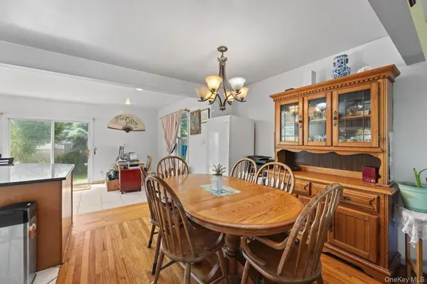 103 Nassau DR, Albertson, NY 11507