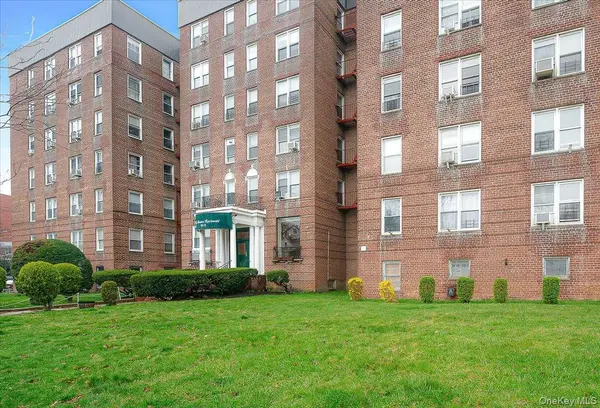 143-25 84th DR #4J, Briarwood, NY 11435