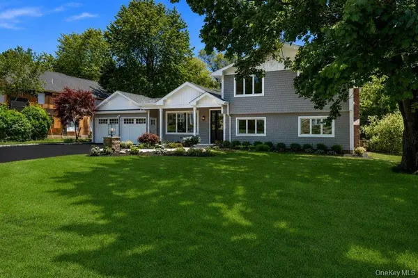 43 Bucknell DR, Plainview, NY 11803