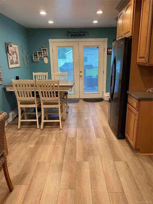 142 Riverside AVE, Mastic Beach, NY 11951
