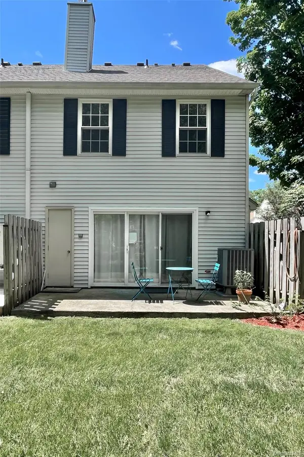 57 Yorkshire TER, Washingtonville, NY 10992