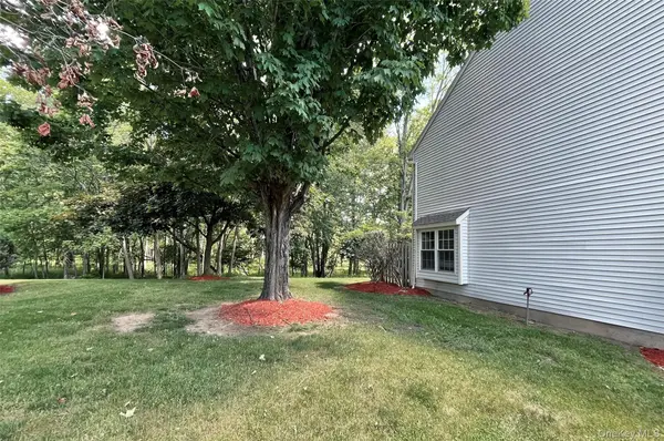 57 Yorkshire TER, Washingtonville, NY 10992