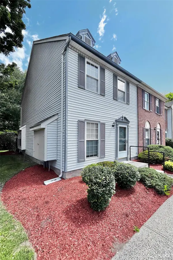 57 Yorkshire TER, Washingtonville, NY 10992