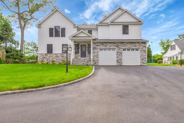 223 Townline RD, Commack, NY 11725