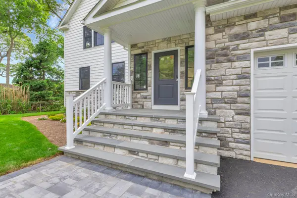 223 Townline RD, Commack, NY 11725
