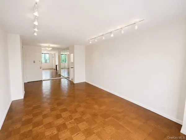 27010 Grand Central Pkwy #4M, Floral Park, NY 11005