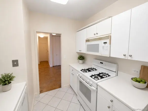 27010 Grand Central Pkwy #4M, Floral Park, NY 11005