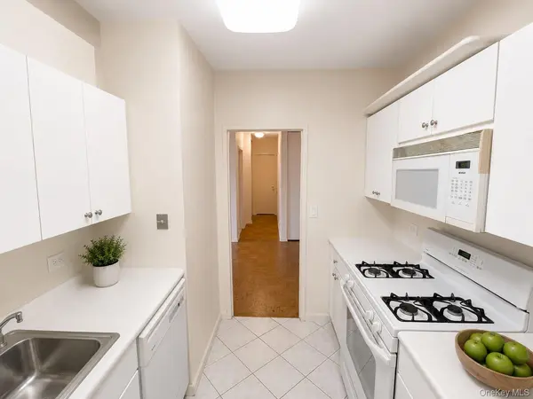 27010 Grand Central Pkwy #4M, Floral Park, NY 11005