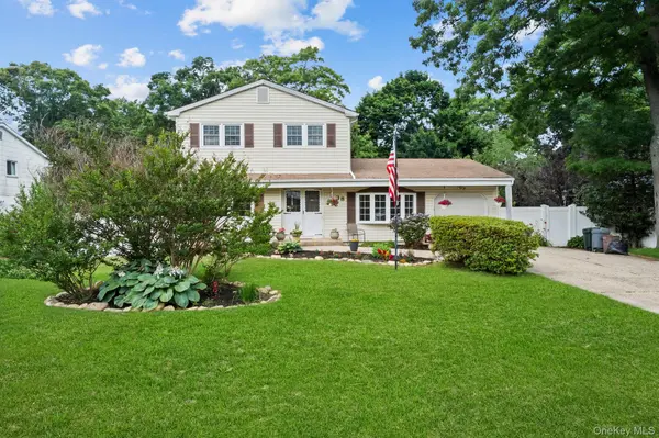 38 Pamlico AVE, Ronkonkoma, NY 11779