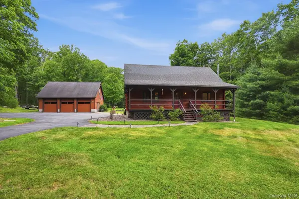 691 Peenpack TRL, Sparrowbush, NY 12780