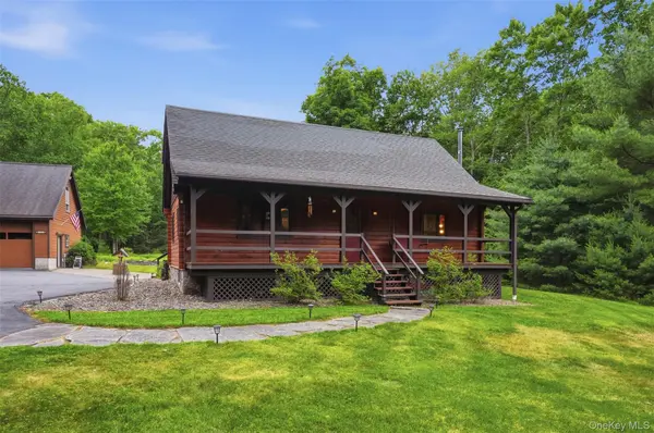691 Peenpack TRL, Sparrowbush, NY 12780
