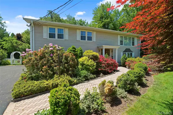 2 Rochambeau DR, Hartsdale, NY 10530