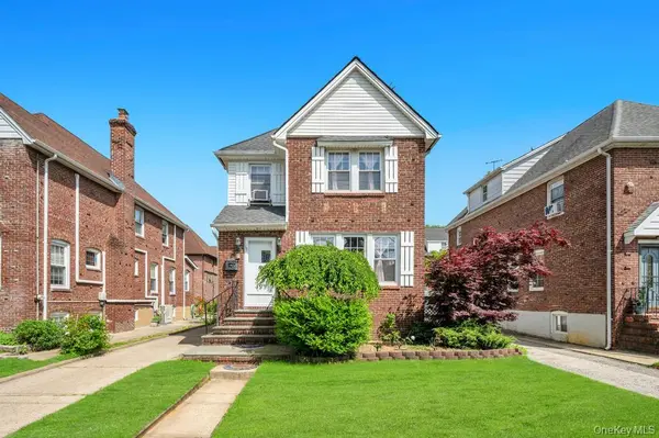65 Bixley Heath, Lynbrook, NY 11563