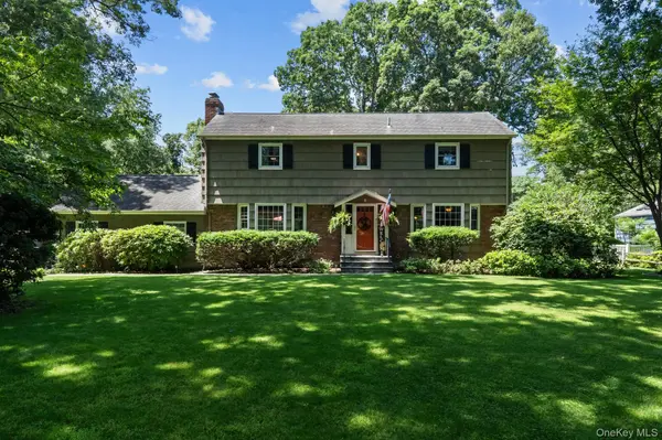 8 Washington AVE, East Setauket, NY 11733
