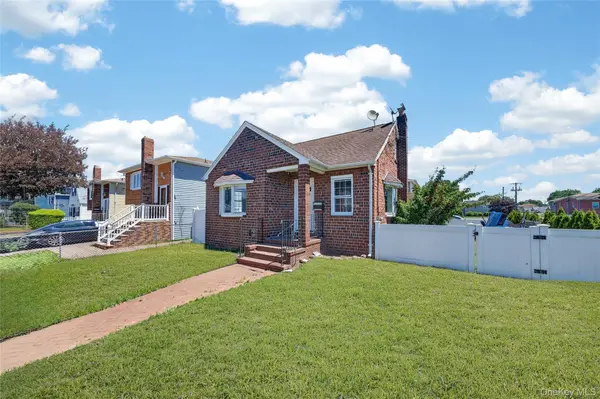 86 Remsen AVE, Hempstead, NY 11550