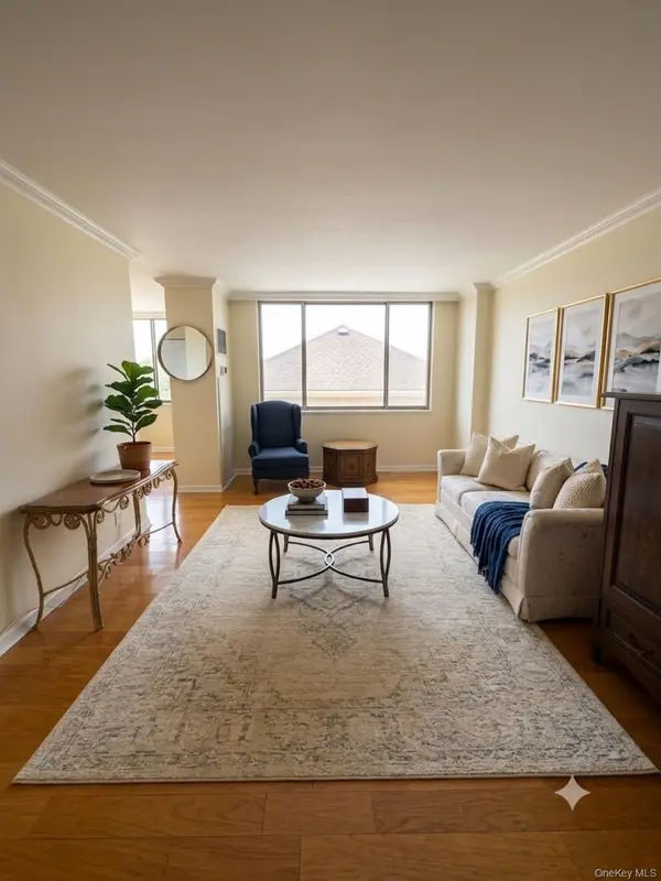 27110 Grand Central Pkwy #1U, Floral Park, NY 11005