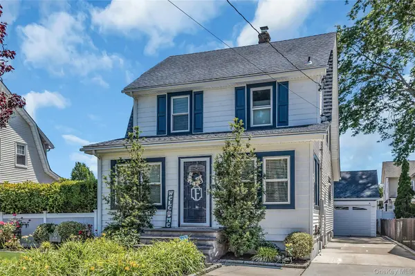 638 6th AVE, New Hyde Park, NY 11040