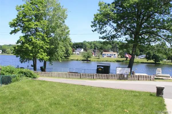 296 Lakeshore DR, Carmel, NY 10512