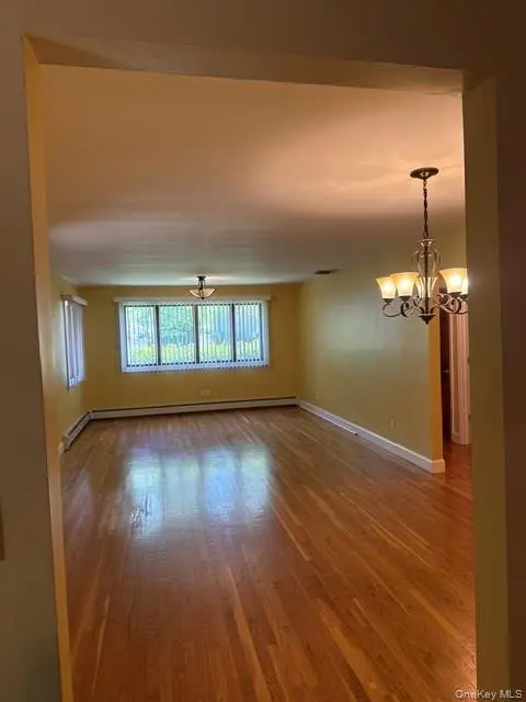 11 Darien PL, East Northport, NY 11731