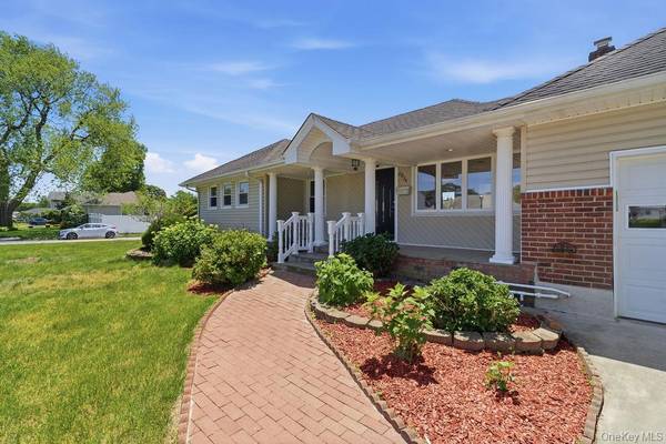 2934 Kinloch RD, Wantagh, NY 11793