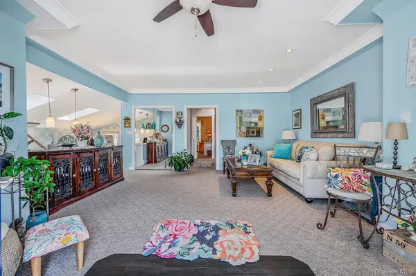 590 S 7th ST, Lindenhurst, NY 11757