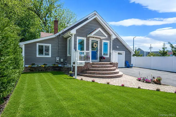 590 S 7th ST, Lindenhurst, NY 11757