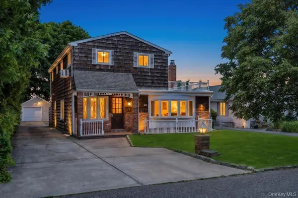 29 Pearsall ST, Babylon, NY 11702