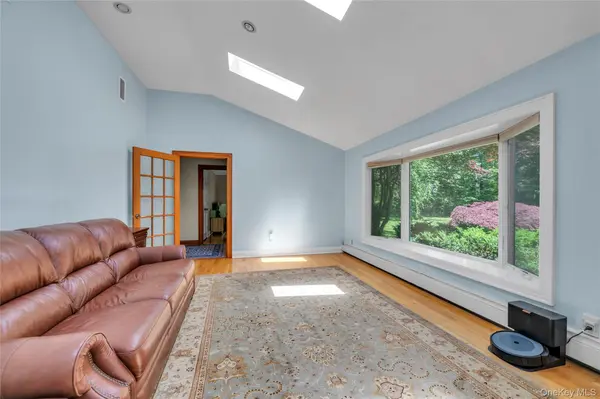 5 Eden Roc DR, Locust Valley, NY 11560