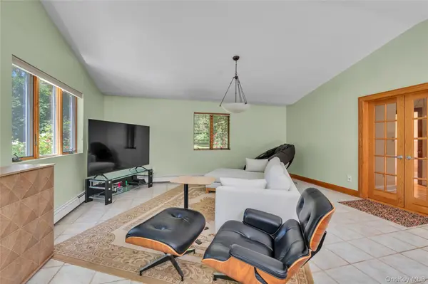 5 Eden Roc DR, Locust Valley, NY 11560