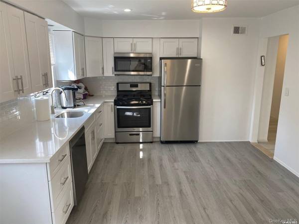 69 Tioga AVE, Atlantic Beach, NY 11509