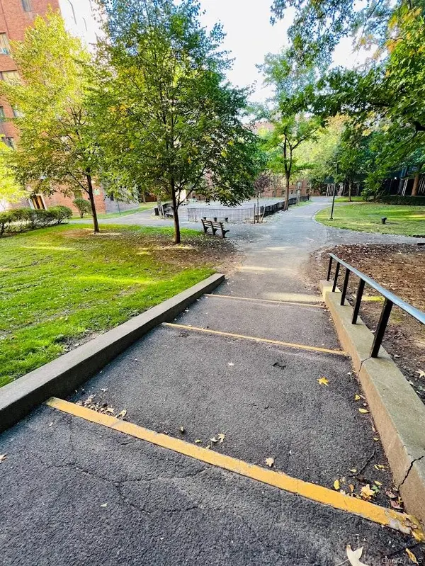 2140 E Tremont AVE #MG, Bronx, NY 10462