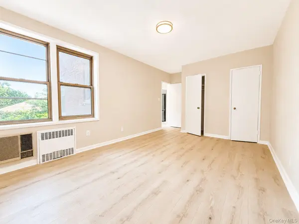 28-02 Parsons Blvd #1E, Flushing, NY 11354
