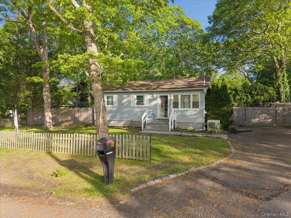 84 Queen RD, Mastic Beach, NY 11951