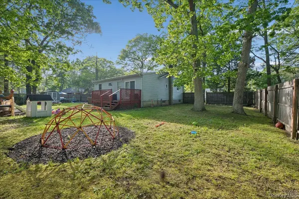 84 Queen RD, Mastic Beach, NY 11951