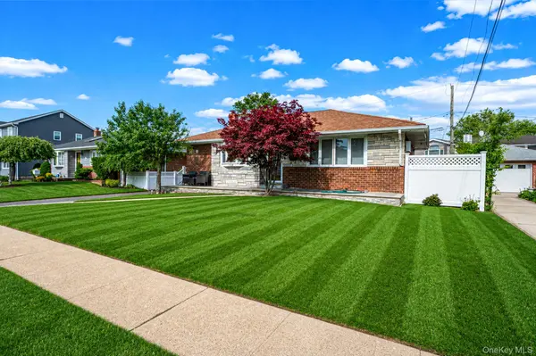 117 Wadsworth AVE, Levittown, NY 11756