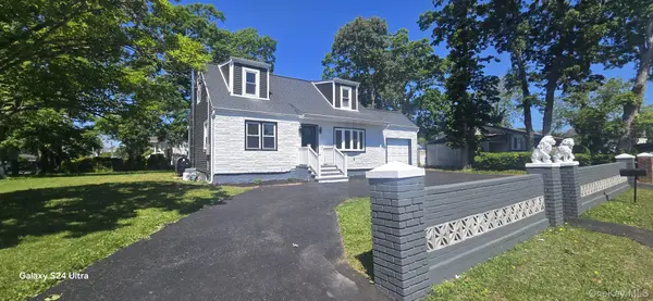26 Brandon AVE, Amityville, NY 11701