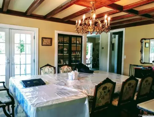 10 Spring ST, Tannersville, NY 12485