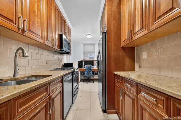 69-09 108th St #504, Forest Hills, NY 11375