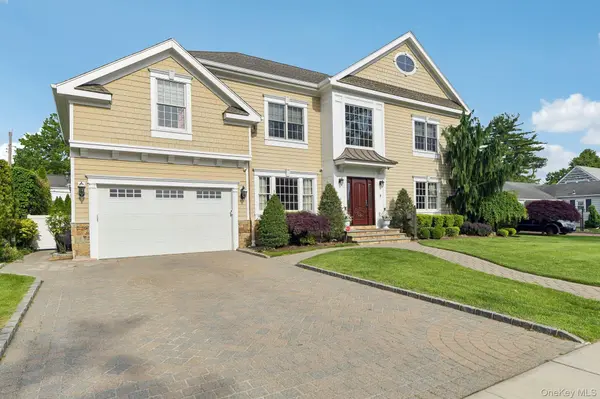 217 Wellington RD, Garden City, NY 11530