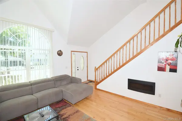 51 Spar DR, Mastic Beach, NY 11951