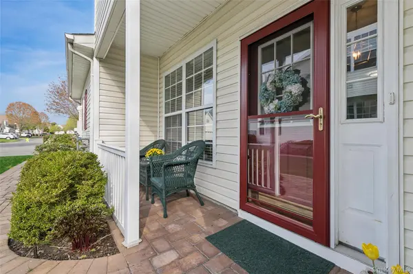 17 Constantine WAY, Mount Sinai, NY 11766