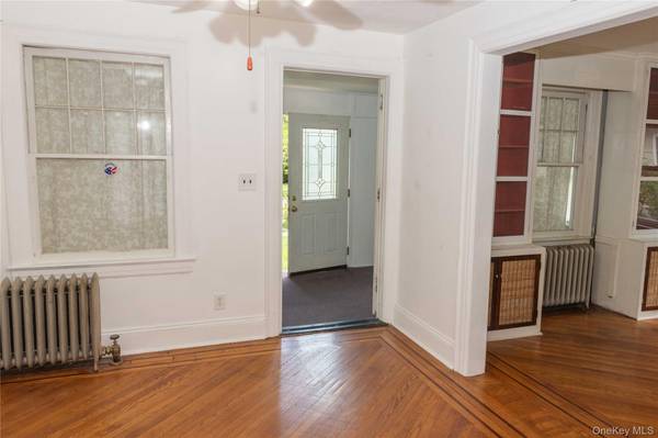 209 Sherman ST, Lynbrook, NY 11563