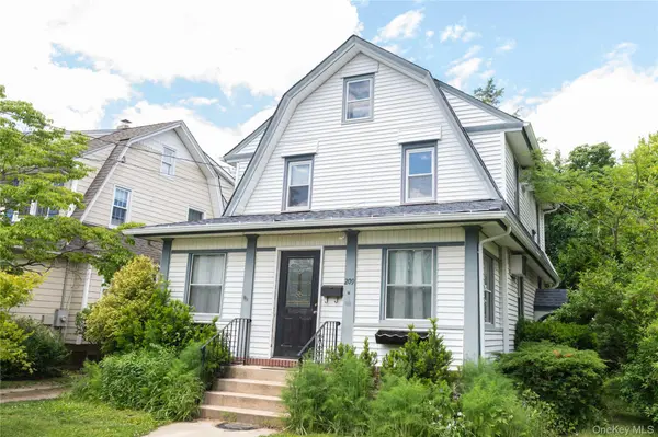 209 Sherman ST, Lynbrook, NY 11563