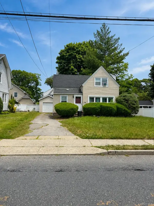 196 Rocklyn AVE, Lynbrook, NY 11563