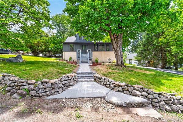 584 Shore DR, New Windsor, NY 12553