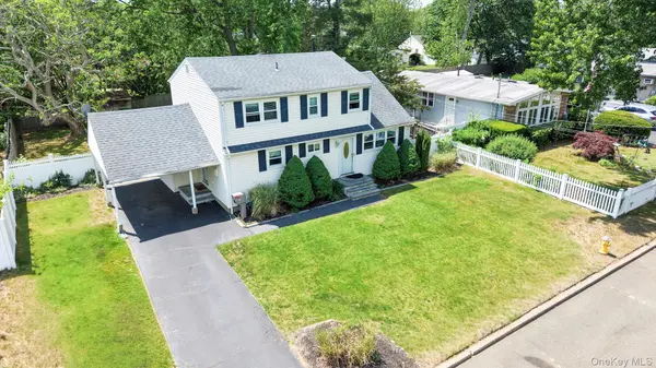 19 Midday DR, Centereach, NY 11720