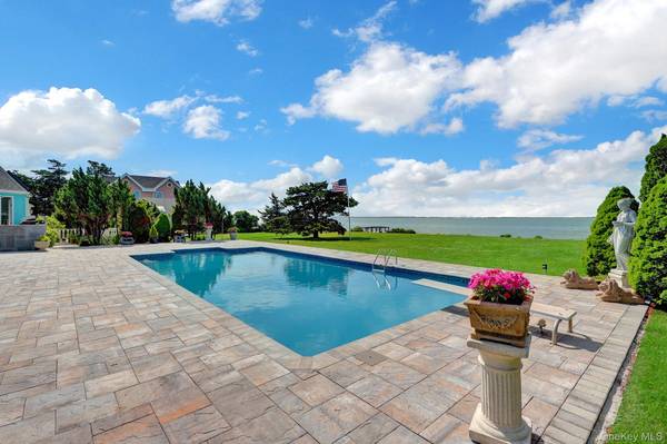 6 Last LN, Hampton Bays, NY 11946