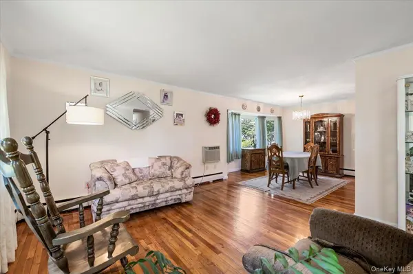 3 Cherry ST, Massapequa, NY 11758