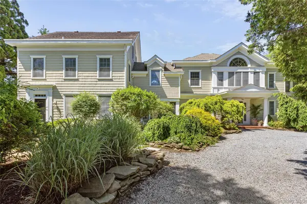 45 Beach LN, Westhampton Beach, NY 11978